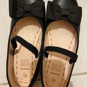 Girl’s ballet flat
